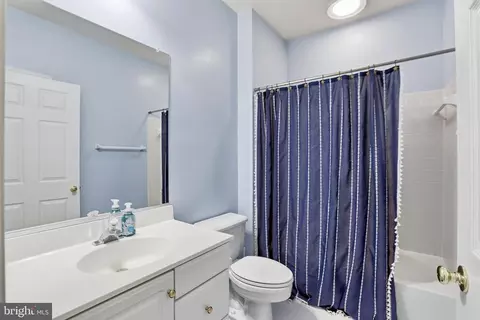 Bath - 7858 Meadowgate Dr, Manassas, VA 20112 photo 6 of 6