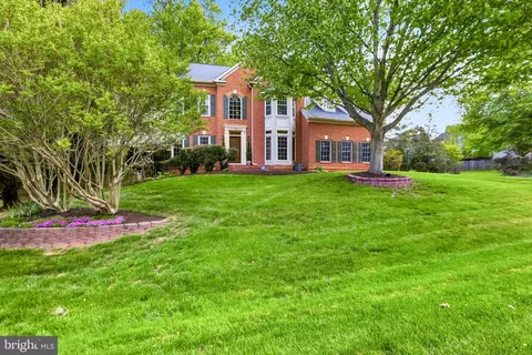 Exterior - 7858 Meadowgate Dr, Manassas, VA 20112 photo 3 of 8
