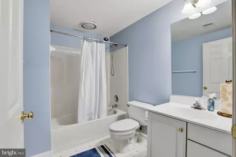 Bath - 7858 Meadowgate Dr, Manassas, VA 20112 photo 3 of 6