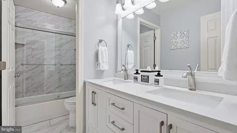 Bath - 4281 Wiltshire Pl, Dumfries, VA 22025 photo 5 of 5