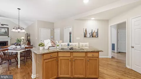 Entry Way - 4281 Wiltshire Pl, Dumfries, VA 22025 photo 5 of 7