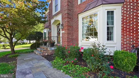 Exterior - 4281 Wiltshire Pl, Dumfries, VA 22025 photo 2 of 3
