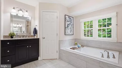 Bath - 4281 Wiltshire Pl, Dumfries, VA 22025 photo 3 of 5