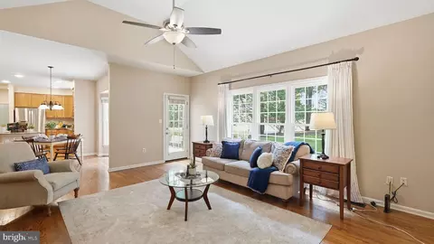 Entry Way - 4281 Wiltshire Pl, Dumfries, VA 22025 photo 4 of 7