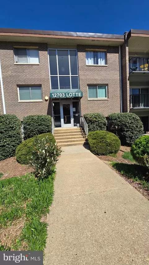 12703 Lotte Dr #101, Woodbridge, VA 22192