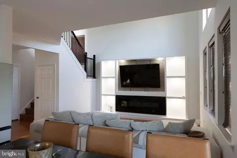 Living - 14387 Newbern Loop, Gainesville, VA 20155 photo 1 of 3