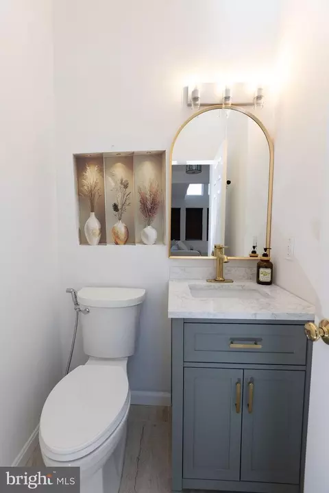 Bath - 14387 Newbern Loop, Gainesville, VA 20155 photo 1 of 9