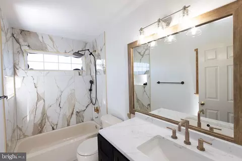 Bath - 14387 Newbern Loop, Gainesville, VA 20155 photo 2 of 9