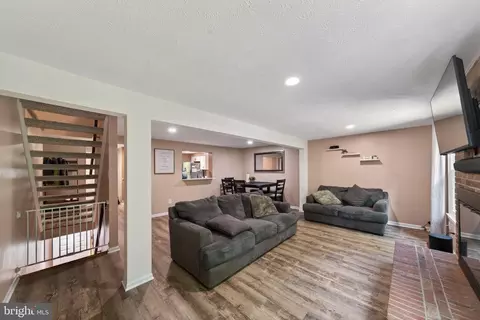 Entry Way - 15095 Mill Spring Dr, Dumfries, VA 22025 photo 2 of 3