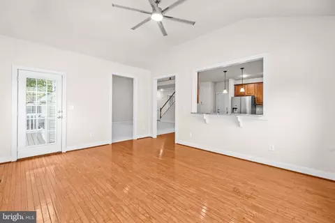 Living - 18706 Kerill Rd, Triangle, VA 22172 photo 5 of 6