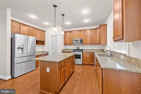 Kitchen - 18706 Kerill Rd, Triangle, VA 22172 photo 3 of 8