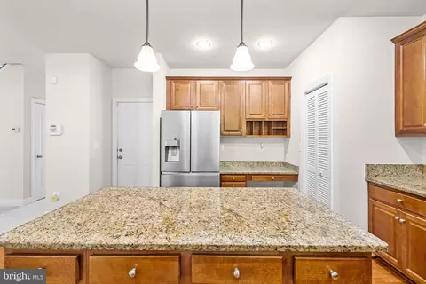 Kitchen - 18706 Kerill Rd, Triangle, VA 22172 photo 6 of 8