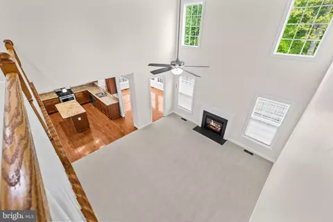 Living - 18706 Kerill Rd, Triangle, VA 22172 photo 6 of 6