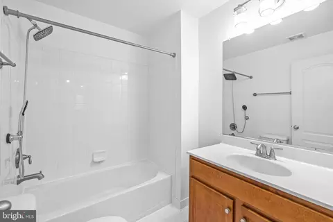 Bath - 18706 Kerill Rd, Triangle, VA 22172 photo 2 of 2