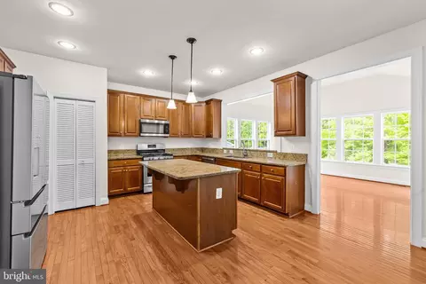 Kitchen - 18706 Kerill Rd, Triangle, VA 22172 photo 2 of 8