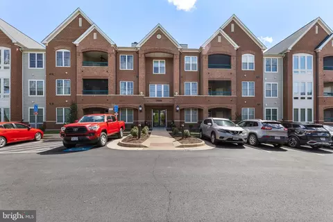 7065 Heritage Hunt Dr #208, Gainesville, VA 20155
