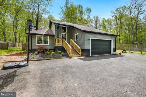 12021 Parkriver Dr, Manassas, VA 20112