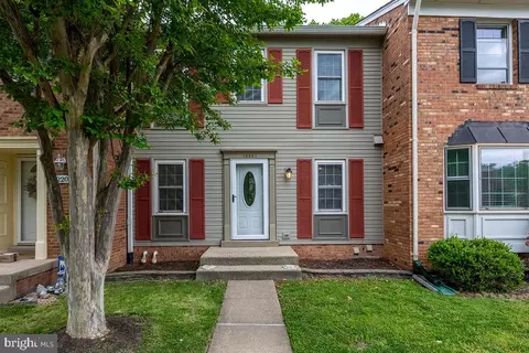 12207 Cinnamon St, Woodbridge, VA 22192