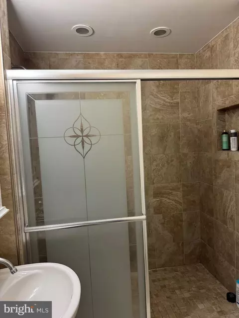 Bath - 13274 Revillo Loop, Woodbridge, VA 22191 photo 1 of 1