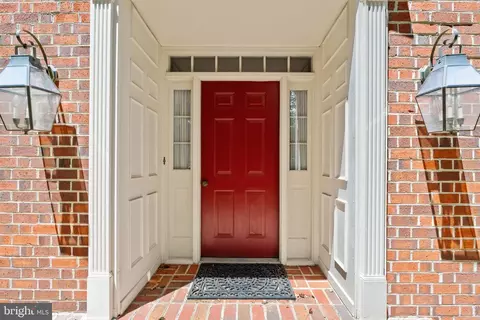 Entry Way - 4560 Lynn Forest Dr, Gainesville, VA 20155 photo 1 of 8