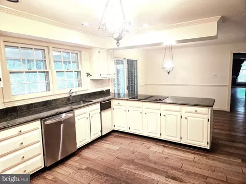 Kitchen - 4560 Lynn Forest Dr, Gainesville, VA 20155 photo 3 of 3