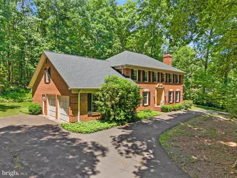 Exterior - 4560 Lynn Forest Dr, Gainesville, VA 20155 photo 7 of 22