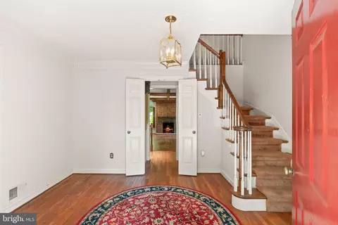 Entry Way - 4560 Lynn Forest Dr, Gainesville, VA 20155 photo 2 of 8