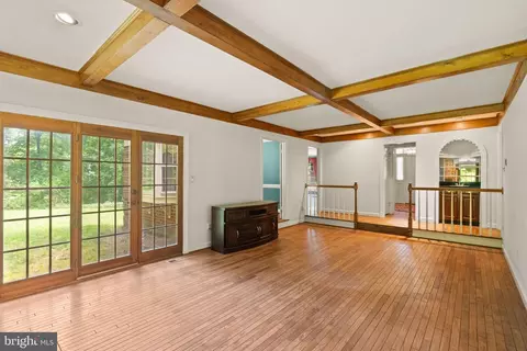 Living - 4560 Lynn Forest Dr, Gainesville, VA 20155 photo 7 of 7
