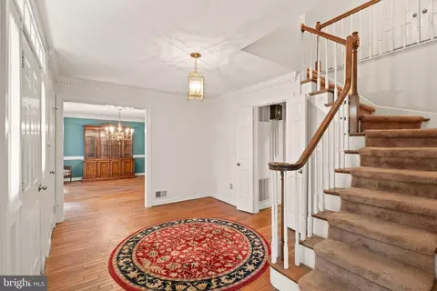 Entry Way - 4560 Lynn Forest Dr, Gainesville, VA 20155 photo 4 of 8