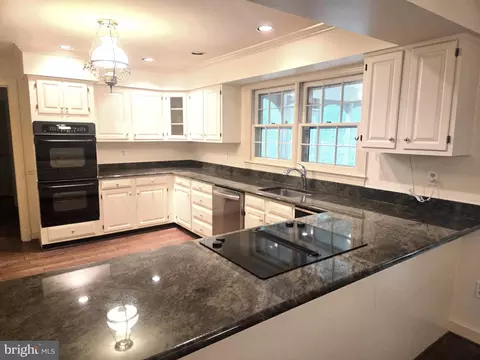 Kitchen - 4560 Lynn Forest Dr, Gainesville, VA 20155 photo 2 of 3