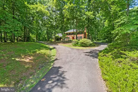 Exterior - 4560 Lynn Forest Dr, Gainesville, VA 20155 photo 5 of 22