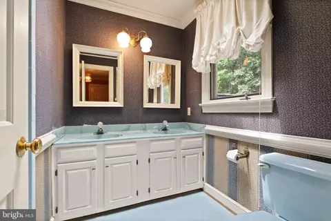 Bath - 4560 Lynn Forest Dr, Gainesville, VA 20155 photo 7 of 7