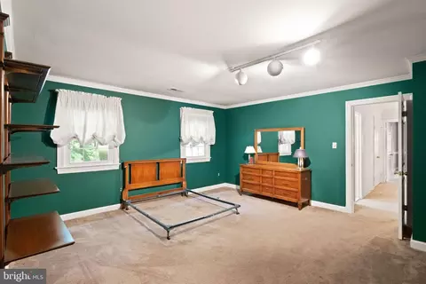 Bedroom - 4560 Lynn Forest Dr, Gainesville, VA 20155 photo 7 of 10