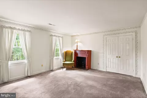 Bedroom - 4560 Lynn Forest Dr, Gainesville, VA 20155 photo 5 of 10