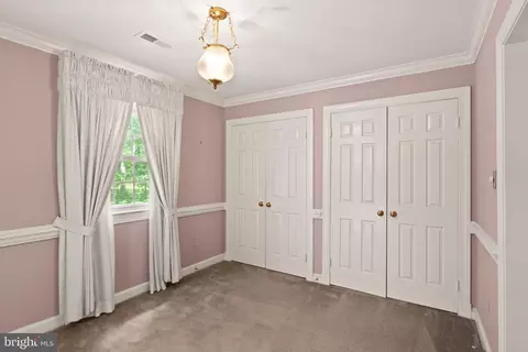 Bedroom - 4560 Lynn Forest Dr, Gainesville, VA 20155 photo 3 of 10