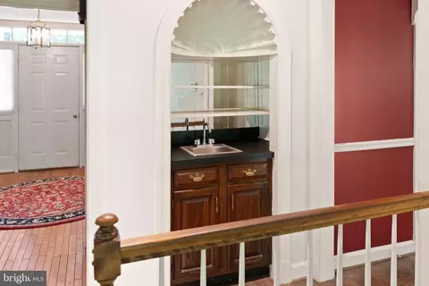 Entry Way - 4560 Lynn Forest Dr, Gainesville, VA 20155 photo 5 of 8