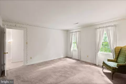 Bedroom - 4560 Lynn Forest Dr, Gainesville, VA 20155 photo 9 of 10