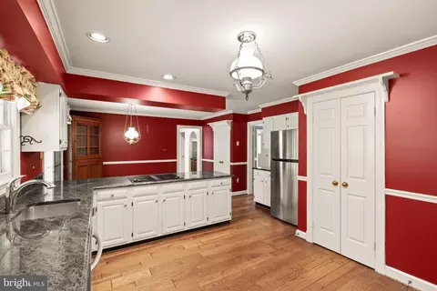 Kitchen - 4560 Lynn Forest Dr, Gainesville, VA 20155 photo 3 of 5