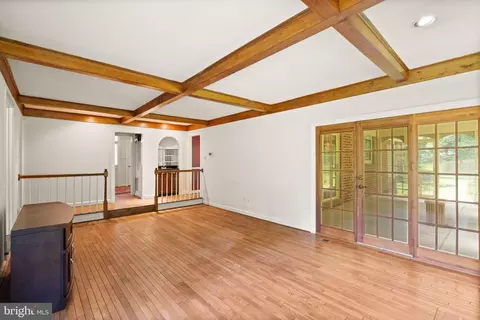 Living - 4560 Lynn Forest Dr, Gainesville, VA 20155 photo 6 of 7