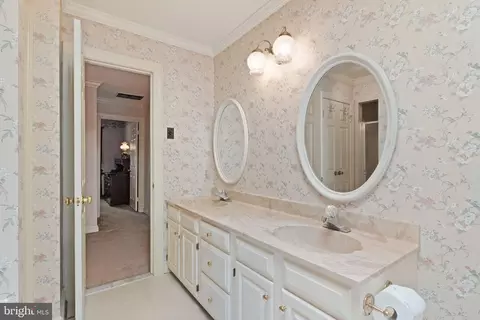 Bath - 4560 Lynn Forest Dr, Gainesville, VA 20155 photo 5 of 7