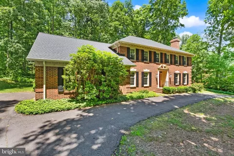 Exterior - 4560 Lynn Forest Dr, Gainesville, VA 20155 photo 9 of 22