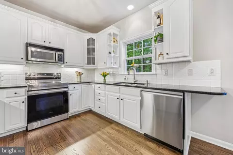 15804 Corwin Pl, Dumfries, VA 22025 photo 11