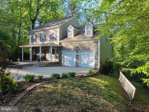 15804 Corwin Pl, Dumfries, VA 22025