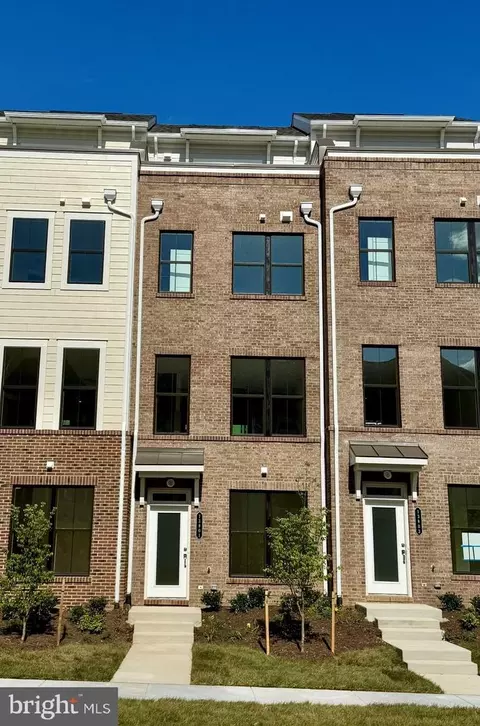 13801 Chrisswind Ave, Woodbridge, VA 22191