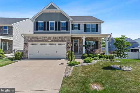 7483 Flag Point Ct, Manassas, VA 20109