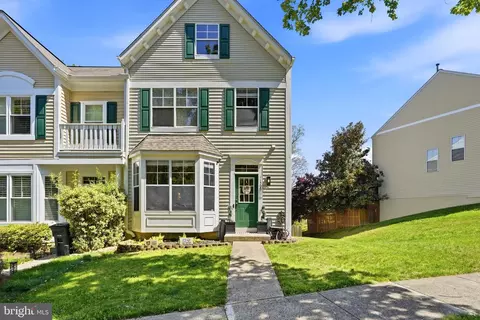 11595 Nellings Pl, Woodbridge, VA 22192