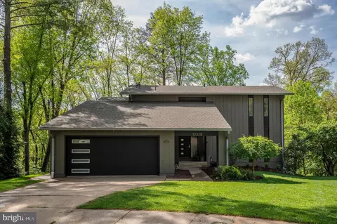 12328 Hollyhock Ct, Woodbridge, VA 22192