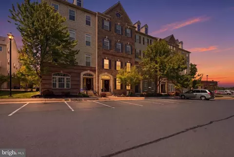 6912 Kona Dr, Gainesville, VA 20155