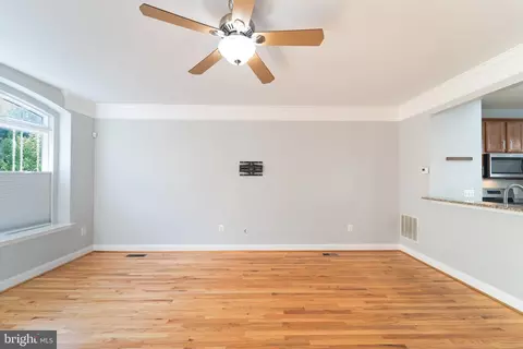 Living - 4713 Potomac Highlands Cir, Triangle, VA 22172 photo 4 of 4