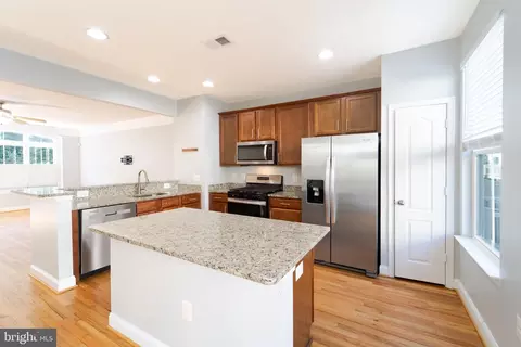 Kitchen - 4713 Potomac Highlands Cir, Triangle, VA 22172 photo 2 of 6